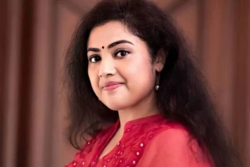 ஒருகாலத்தில் முன்னணி நடிகையாக வலம் வந்த நடிகை மீனாவின் சொத்து மதிப்பு எவ்வளவு தெரியுமா?