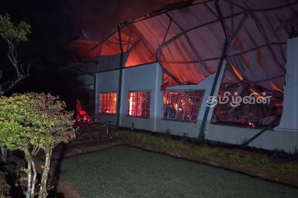 தேயிலை தொழிற்சாலையில் இடம்பெற்ற தீ விபத்தால் பெரும் பாதிப்பு | Fire At Tea Factory Maskeliya Causes Major Damage