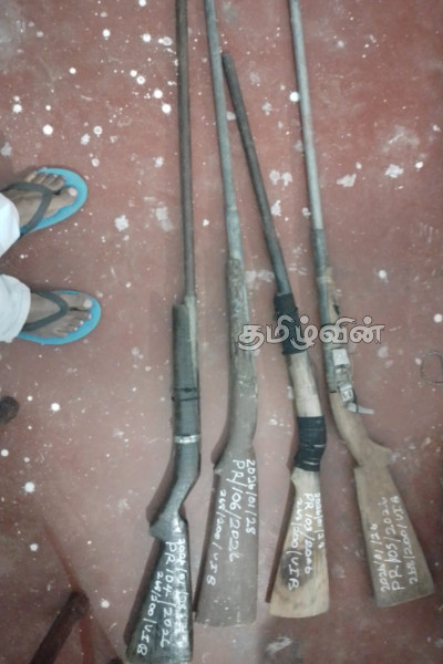 உள்ளூர் தயாரிப்பு துப்பாக்கிகளுடன் 4 பேர் கைது | 4 Arrested With Locally Made Firearms In Vagarai