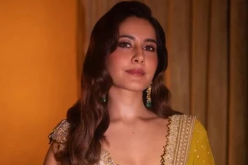 கிளாமராக புடவை அணிந்து நடிகை ராஷி கண்ணா எடுத்த போட்டோ ஷுட்