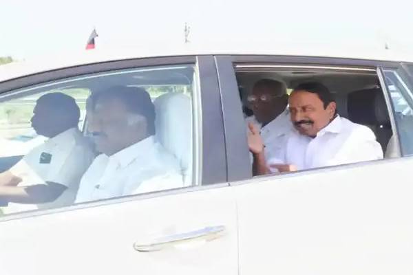 ஒரே காரில் ஓபிஎஸ், தினகரன், செங்கோட்டையன்; உருவாகும் புதிய அணி! | Ops Sengottaiyan Sasikala Meets Against Admk Eps