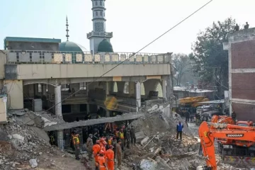 பாகிஸ்தான் குண்டு வெடிப்பில் பலி எண்ணிக்கை 90 ஆக உயர்வு!