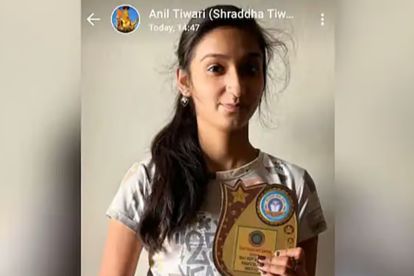 பாதியில் ஓடிய காதலன்; காப்பாற்றியவரை கரம்பிடித்த இளம்பெண் - அப்பாவால் ட்விஸ்ட்! | Girl Runs Away Marry Lover Return With Another Man