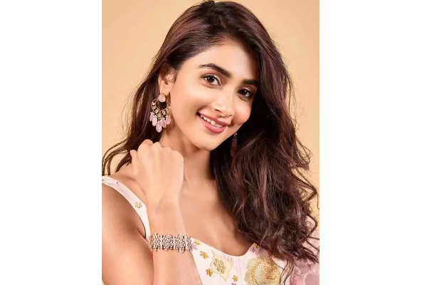 சமந்தா உடனான சர்ச்சைக்கு விளக்கமளித்த நடிகை பூஜா ஹெக்டே ! | Pooja Hegde About Samantha Contro