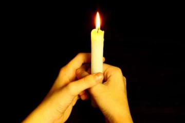 தீப்பெட்டிக்கும் மெழுகுவர்த்திக்கும் தட்டுப்பாடு!  சந்தையில் விலையும் அதிகரித்தது