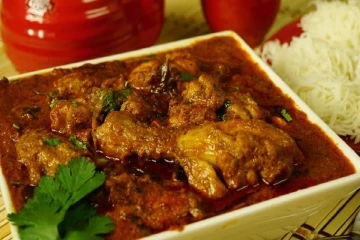 சன்டே ஸ்பெஷல் : அஸ்ஸாம் பாணியில் அசத்தல் சிக்கன் குழம்பு... ரெசிபி இதோ!