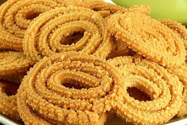 மொறு மொறு மகிழம்பூ முறுக்கு இரண்டு மணி நேரத்தில் செய்வது எப்படி என்று பார்க்கலாம்? | Murukku Recipe In Tamil