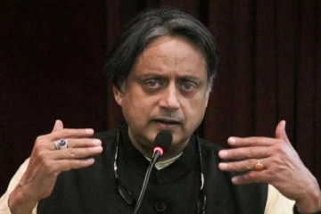 இந்தியர்கள் என்றால் கோமியம் குடிப்பவர்களா?  - சசிதரூர் கவலை