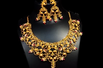 இலங்கை வரலாற்றில் 3 இலட்சத்தை கடந்த தங்கம் விலை; இன்று மட்டும் 3 தடவை உயர்வு!