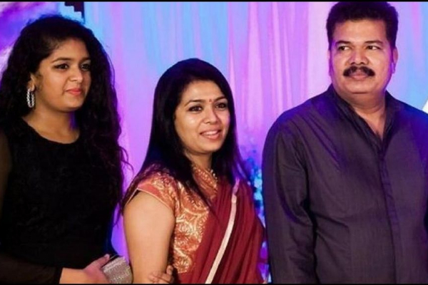 மகள்களை சினிமாவை விட்டு ஒதுக்கியும் பள்ளத்தில் குதித்த அப்பா பிரபலங்கள்.. இந்த விசயத்தில் கமல் உசாரு தான்.. | Fathers Did Not Like Their Daughters To Act