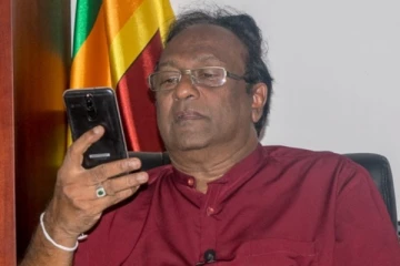 ஹிட்லராக மாற முயற்சித்து வரும் சரத் வீரசேகர!