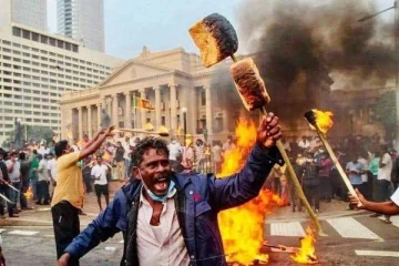 யாரால் தெரிவு செய்யப்பட்டாரோ அவர்களால்  தூக்கியெறியப்படும் நிலையில் கோட்டாபய!