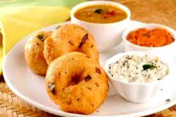 உளுந்து வடையில் நடுவில் ஓட்டை இருப்பதற்கு இதுதான் காரணமாம்! இத்தனை நாள் இது தெரியாமல் போச்சே