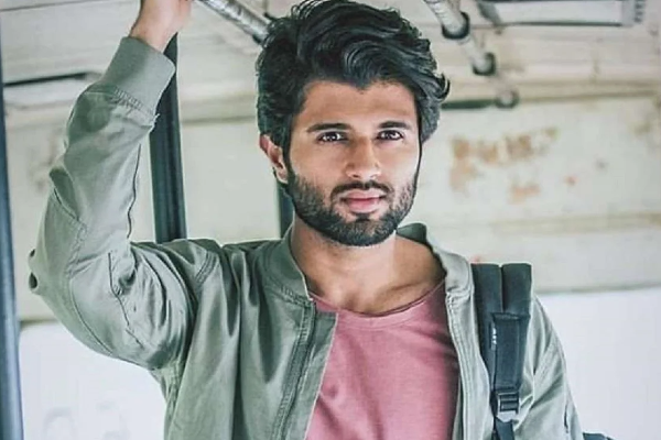 சென்சேஷன் நடிகருடன் ஜோடியாக இணையும் பூஜா ஹெக்டே.. முதல் முறையாக இணையும் ஜோடி | Pooja Hegde Join Hands With Vijay Devarakonda