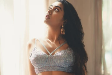 நடிகை சிவாத்மிகா ஹாட் போட்டோஷூட்