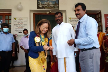 யாழ்.பொது நூலகம் மற்றும் பல்கலைக்கழகத்துக்கு சென்ற அமெரிக்க தூதுவர்: தடைப்பட்டது மின்சாரம் (Photos)