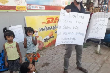 யாழில் போராட்டக்களத்தில் இறங்கிய சிறுமிகள்! நெகிழ்ச்சி சம்பவம்