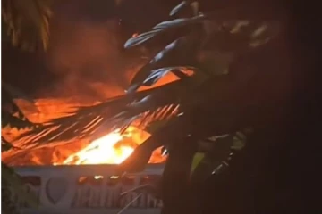 யாழில் எரிந்த நிலையில் வீடொன்றின் மேற்தட்டில் விழுந்த புகைக் குண்டு