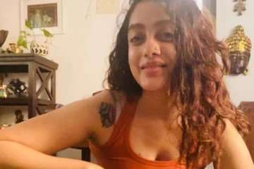 அந்த ஆடையை வெளியில் போட்டு போஸ்!! அஜித் பட நடிகை வெளியிட்ட சர்ச்சை புகைப்படம்..