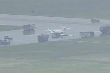 டொரொன்டோ விமான நிலையத்தில் விமானம் தரையிறங்கும் போது ஏற்பட்ட தொழில்நுட்ப கோளாறு