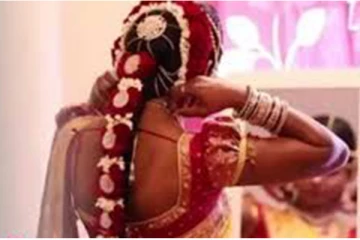 கொழும்பில் தமிழ் பெண்ணுக்கு  வித்தியாசமான முறையில் மணமகன் தேடும் பெற்றோர்!