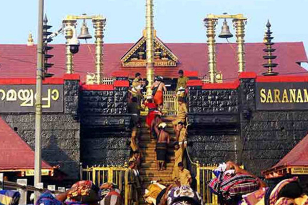 சபரிமலையில் ஐயப்பனை தரிசனம் செய்த ராஜநாகம்- வியப்பூட்டும் அதிசியம் | Sabarimalai Iyappan Temple News In Tamil