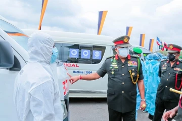 மக்களைத் தேடி வீட்டுக்கே வரும் இலங்கை இராணுவம்
