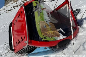 சுவிட்சர்லாந்தில் கேபிள் கார் அறுந்து விழுந்து விபத்து: சுற்றுலா தளத்தில் பெண் பலி