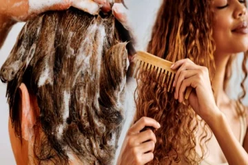 Coconut Milk Massage: சுருள் முடியை நேராக்க தேங்காய் பால் மசாஜ்