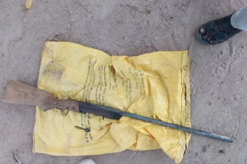 கிளிநொச்சியில் துப்பாக்கியுடன் ஒருவர் கைது