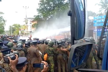 போராட்டக்காரர்கள் மீது நீர்த்தாரை பிரயோகம்! யாழில் பதற்றம் (Video)