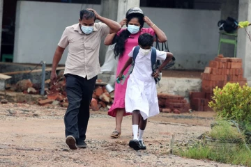 பெற்றோர்களை குறிவைத்து நூதனமான முறையில் பண மோசடி செய்யும் கும்பல்