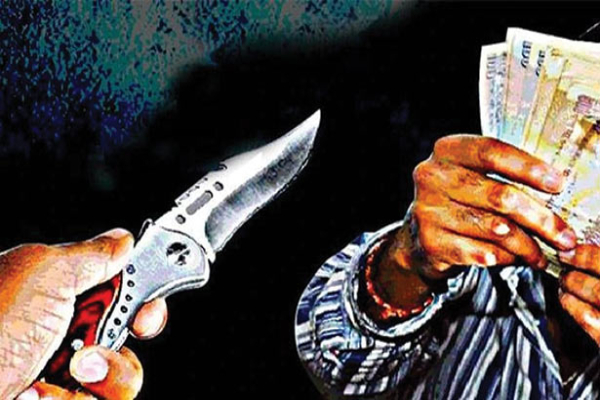 வவுனியாவில் கத்தியை காட்டி பணம் மற்றும் தங்க ஆபரணங்கள் கொள்ளை - ஐபிசி தமிழ்