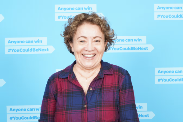 கைப்பையை சுத்தம் செய்த பெண்ணுக்கு கிடைத்த அதிஸ்டம் | Winning Lotto Ticket While Cleaning Out Purse