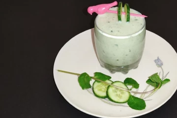 வெயில் காலத்தில் குடிக்க குளிர்ச்சியான வெள்ளரிக்காய் மோர் செய்வது எப்படி?