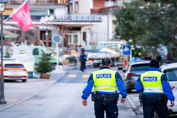 புத்தாண்டு தினத்தில் சுவிட்சர்லாந்தில் வெடிவிபத்து : பலர் பலி | Explosion At Swiss Ski Resort Town Crans Montana