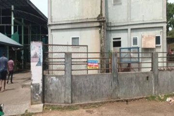 யாழில் அழுகி புழுக்கள் பெருகும் மீன் கழிவுகள் ; துர்நாற்றத்தில் திணறும் மக்கள்