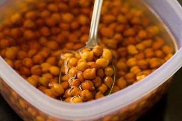 சுண்டல் ஊற வைத்த நீரை குடிக்கலாமா? நன்மைகள் உண்டா?