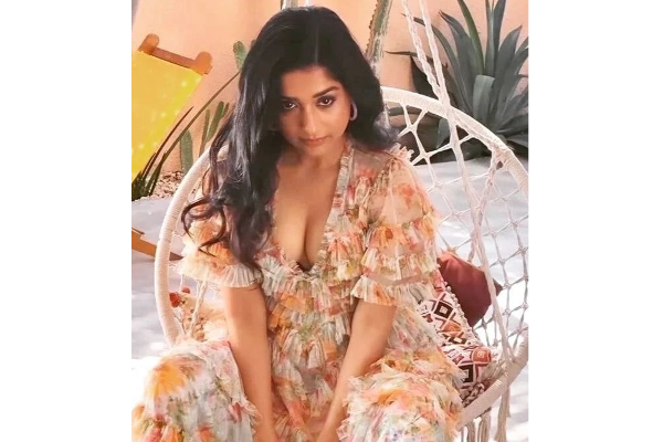 பட வாய்ப்புக்காக இப்படியா..! நடிகை மீரா ஜாஸ்மின் வெளியிட்ட புகைப்படம்.. | Meera Jasmine Latest Hot Photoshoot