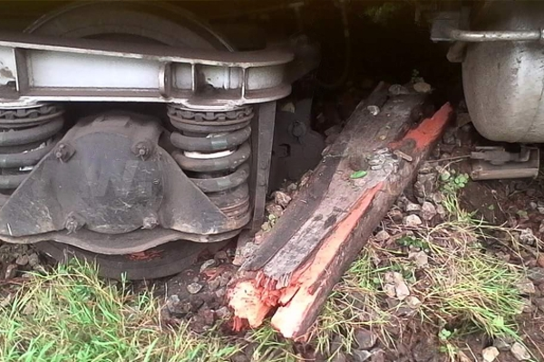 தடம் புரண்டது யாழ்தேவி - வவுனியாவில் சம்பவம் | Jaffna Train Accident Today