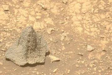 செவ்வாய் கிரகத்தில் ‘போர் ஹெல்மெட்’ - பாறை கண்டுபிடிப்பால் அதிர்ச்சி!