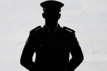 සමාජ මාධ්‍ය කැළබූ වීඩියෝවේ නිල ඇඳුමෙන් ඉඳන් සෙනඟට තර්ජනය කළ SIට වැඩ වරදී