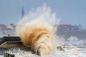 பிரித்தானியாவை தாக்கவுள்ள பயங்கரமான புயல்!