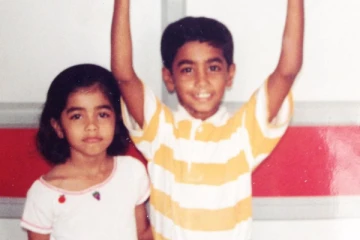 இந்த புகைப்படத்தில் இருக்கும் பிரபல நடிகை யார் தெரியுமா? வாங்க தெரிஞ்சிக்கலாம்