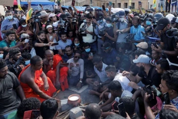 கோட்டாகம ஆர்ப்பாட்டக்காரர்களை முட்டாள்கள் என அசிங்கப்படுத்தும் வீரவன்ச