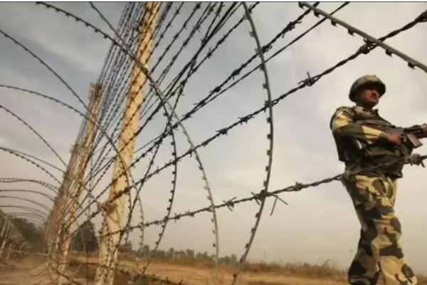 பாகிஸ்தான் எல்லையில் காலி பாட்டில்களை தொங்கவிட்டுள்ள இந்தியா - என்ன காரணம்? | Why Empty Glass Bottles Hung On India Pak Border பாகிஸ்தான் எல்லையில் காலி பாட்டில்களை தொங்கவிட்டுள்ள இந்தியா - என்ன காரணம்? | Why Empty Glass Bottles Hung On India Pak Border