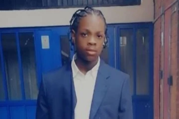 லண்டன் சாலையில் 17 வயது சிறுவன் மீது துப்பாக்கி சூடு: 2 பேரை அதிரடியாக கைது செய்த பொலிஸார்