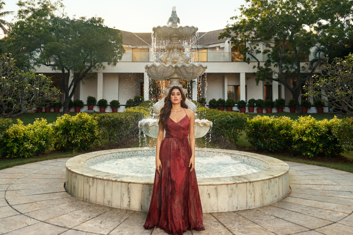 ஜான்வி கபூருக்கு சொந்தமாக உள்ள 5 ஆடம்பர சொத்துக்கள்.. என்னென்ன தெரியுமா? | These 5 Assets Owned By Actress Janhvi Kapoor