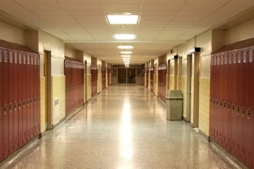 கனடாவில் கழிப்பறை பயன்படுத்த அனுமதிக்காத ஆசிரியருக்கு எதிராக நடவடிக்கை!