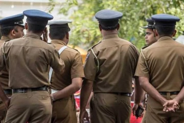 காலியில் பரபரப்பு சம்பவம்: இளைஞரை துப்பாக்கியால் சுட்ட பொலிஸார்!